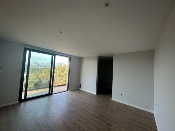 Tirane, jepet me qera Vile 5+1+BLK Kati 0, 420 m² 3.000 Euro (Liqeni i Thate)