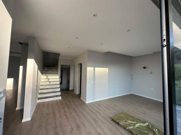Tirane, jepet me qera Vile 5+1+BLK Kati 0, 420 m² 3.000 Euro (Liqeni i Thate)