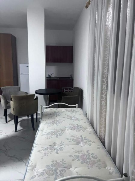 Tirane, jepet me qera garsonier Kati 4, 40 m² 25.000 Leke (Don Bosko)