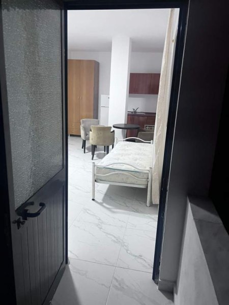 Tirane, jepet me qera garsonier Kati 4, 40 m² 25.000 Leke (Don Bosko)