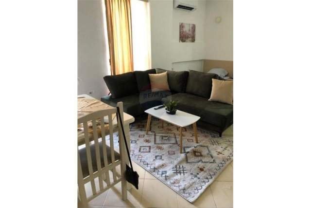 Tirane, jepet me qera apartament 1+1 Kati 4, 35 m² 300 Euro (Tregu elektrik)