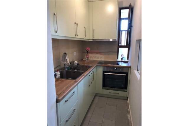 Tirane, jepet me qera apartament 1+1 Kati 4, 35 m² 300 Euro (Tregu elektrik)