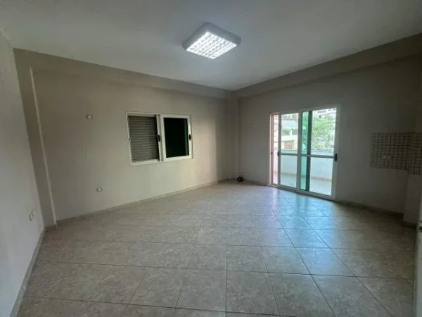 Tirane, jap me qera apartament 4+1 Kati 3, 250 m² 750 Euro (Kodra Diellit)