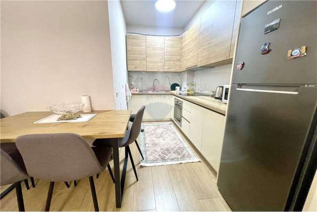Tirane, jepet me qera apartament 1+1+BLK Kati 5, 65 m² 450 Euro