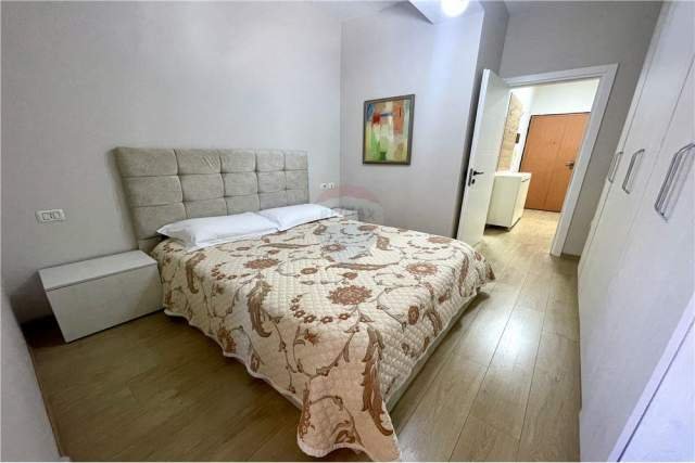 Tirane, jepet me qera apartament 1+1+BLK Kati 5, 65 m² 450 Euro