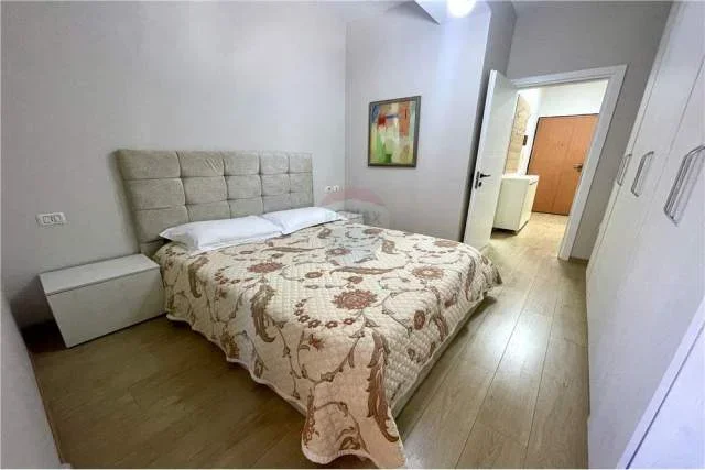 Tirane, jepet me qera apartament 1+1+BLK Kati 5, 65 m² 450 Euro