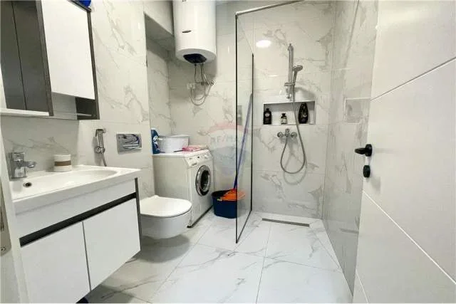 Tirane, jepet me qera apartament 1+1+BLK Kati 5, 65 m² 450 Euro