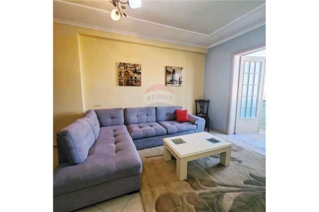 Tirane, jepet me qera apartament 1+1 69 m² 400 Euro