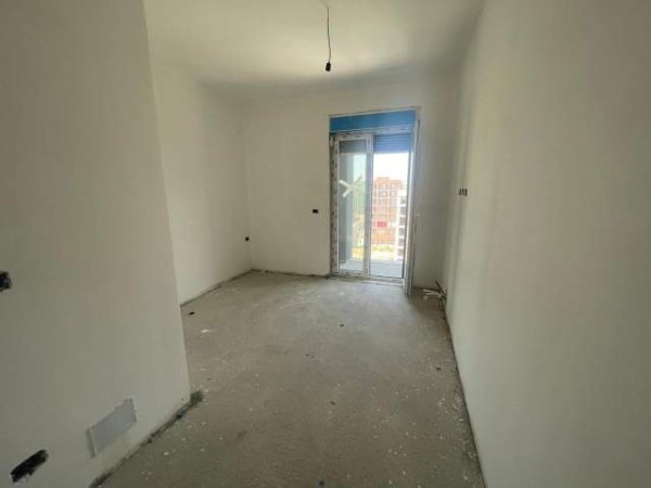 Tirane, shitet apartament 1+1 Kati 8, 72 m² 105.000 Euro (Pran Bulevardit te ri. Kompleksi Orbital)