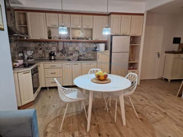 Tirane, jepet me qera apartament 2+1 Kati 2, 85 m² 600 Euro (Ish-Parku Autobuzave)