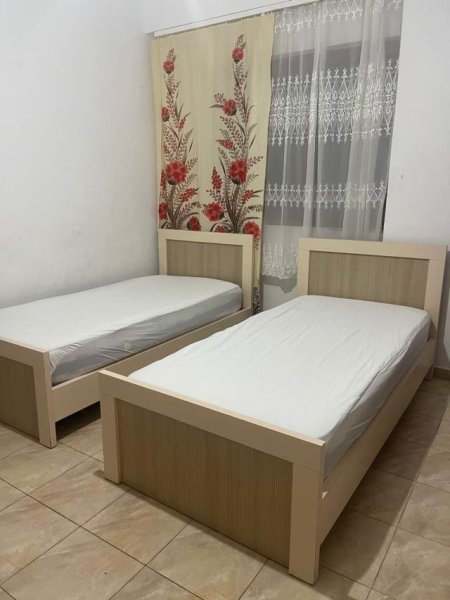 Durres, jepet me qera garsonier Kati 2, 40 m² 20.000 Leke (Rruga Naum Vegjirharxhi)