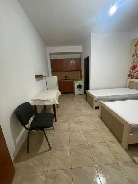 Durres, jepet me qera garsonier Kati 2, 40 m² 20.000 Leke (Rruga Naum Vegjirharxhi)