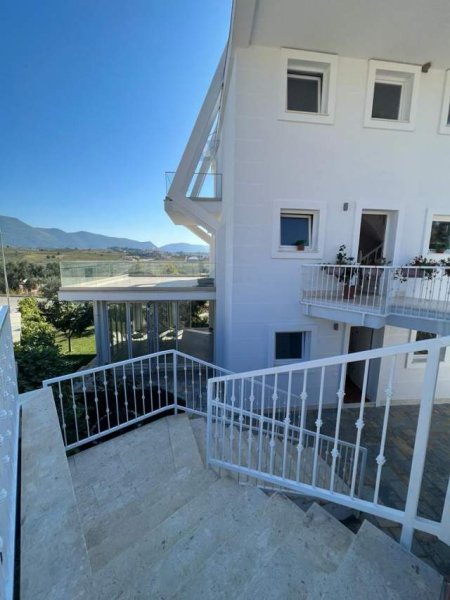 Tirane, shitet Vile 910.000 Euro