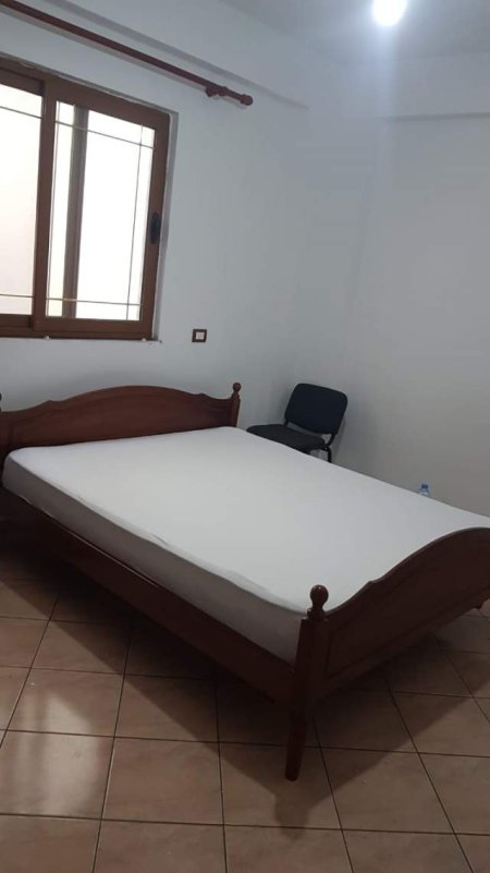 Durres, jap me qera apartament 1+1 Kati 2, 70 m² 20.000 Leke (Rruga Naum Vegjirharxhi)