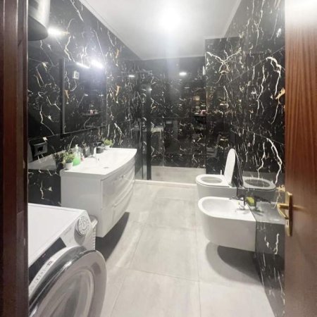 Tirane, jepet me qera apartament 3+1+BLK Kati 9, 700 Euro