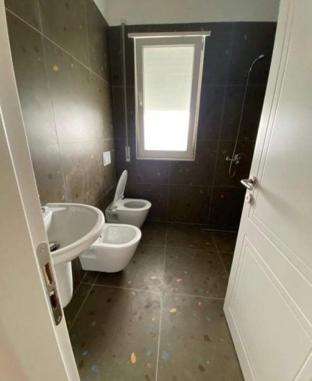 Tirane, jap me qera apartament Kati 3, 50 m² 400 Euro (Don Bosko)