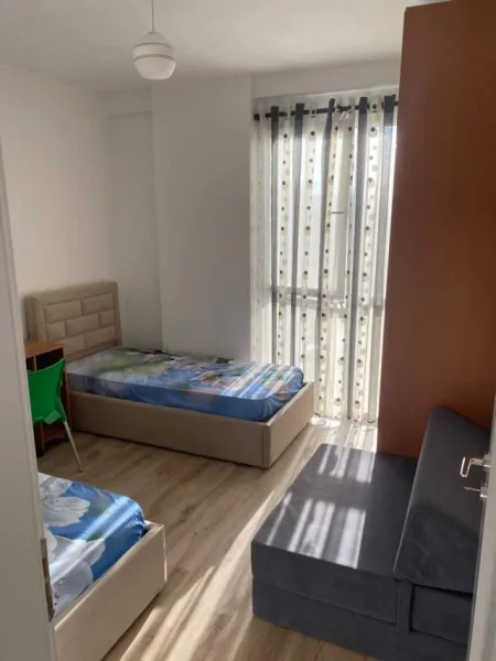 Tirane, jepet me qera apartament 2+1+BLK Kati 2, 87 m² 600 Euro (FUSHA AVIACIONIT)