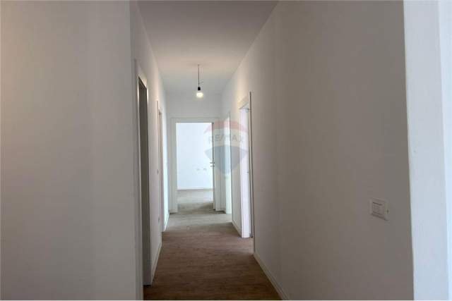 Tirane, jepet me qera apartament 4+1 Kati 5, 150 m² 1.300 Euro (Foleja e Gjelber)