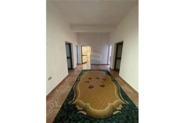 Tirane, jepet me qera apartament 4+1 Kati 1, 160 m² 40.000 Leke (Rruga Teodor Keko)