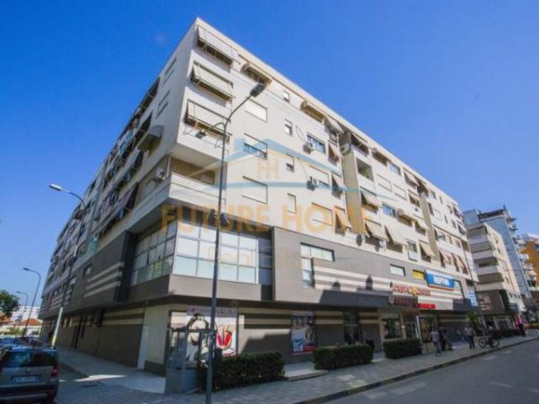 Tirane, jepet me qera ambjent biznesi Kati 2, 108 m² 1.400 Euro (Ish-Ekspozita)