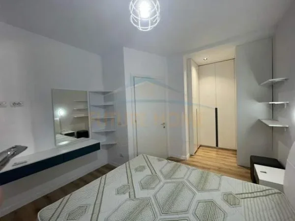 Tirane, shitet apartament 1+1 Kati 1, 163 m² 200.000 Euro (Komuna e Parisit)