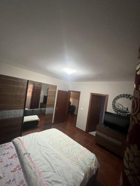 Tirane, jepet me qera apartament 3+1 Kati 9, 125 m² 700 Euro (Kika 1)