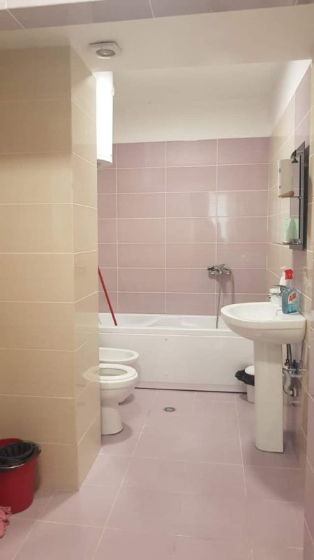 Tirane, jepet me qera apartament 3+1 Kati 0, 142 m² 900 Euro (Pazari Ri)