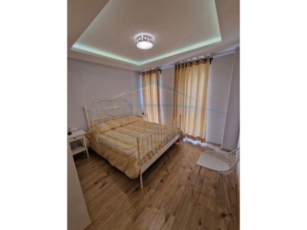 Tirane, jepet me qera apartament 2+1 Kati 2, 85 m² 600 Euro (Ish-Parku Autobuzave)