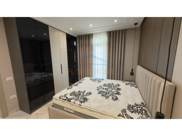 Tirane, jepet me qera apartament 2+1+Ballkon Kati 7, 112 m² 950 € (Jordan Misja)
