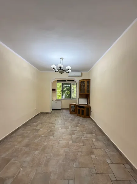 Tirane, shitet apartament 1+1 Kati 2, 60 m² 150.000 € (RRUGA BARDHYL, TE KUBI)
