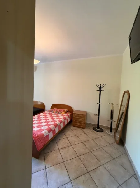 Tirane, shitet apartament 1+1 Kati 2, 60 m² 150.000 € (RRUGA BARDHYL, TE KUBI)
