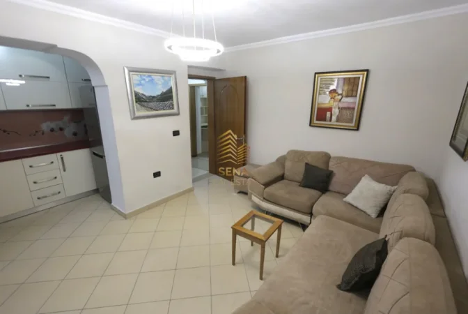 Tirane, jepet me qera apartament 2+1+Ballkon Kati 2, 75 m² 550 € (Brryli)