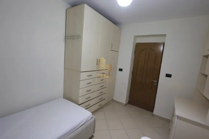 Tirane, jepet me qera apartament 2+1+Ballkon Kati 2, 75 m² 550 € (Brryli)