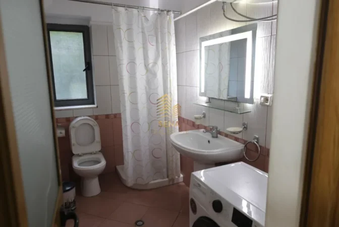 Tirane, jepet me qera apartament 2+1+Ballkon Kati 2, 75 m² 550 € (Brryli)