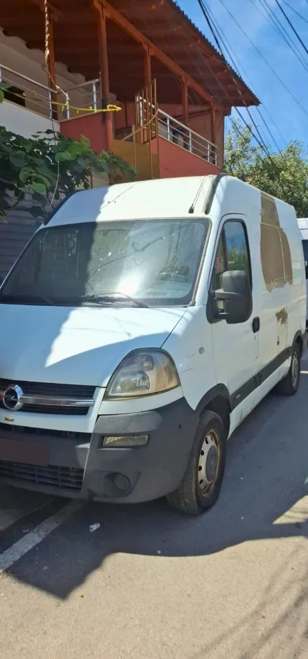 Tirane, shes makine Opel Movano Nafte, e bardhë manuale Kondicioner 300.000 km 6.700 €