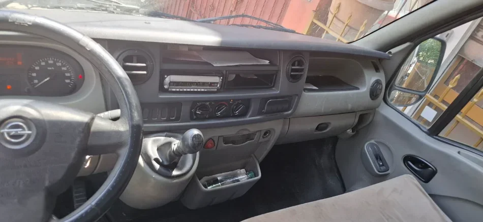 Tirane, shes makine Opel Movano Nafte, e bardhë manuale Kondicioner 300.000 km 6.700 €