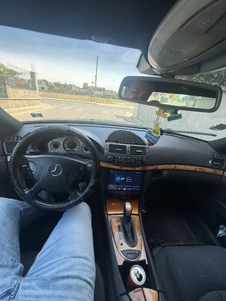 Tirane, shitet makine Mercedez benx/ E270 Nafte, jeshile automatik Kondicioner 290.000 km 2.400 € i diskutushem