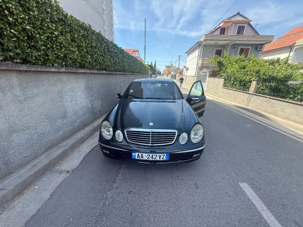 Tirane, shitet makine Mercedez benx/ E270 Nafte, jeshile automatik Kondicioner 290.000 km 2.400 € i diskutushem