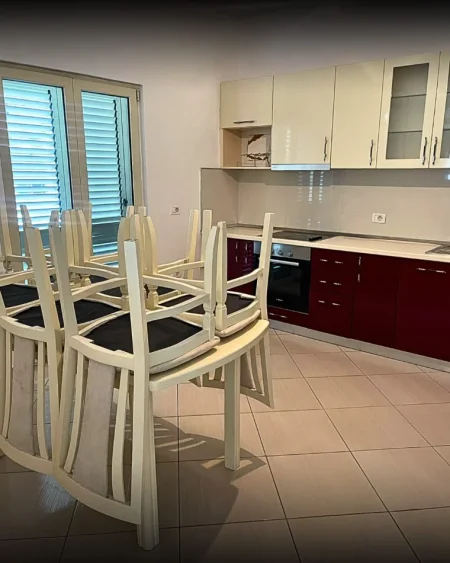 Tirane, jepet me qera 2+1 Kati 2, 100 m² 500 € 