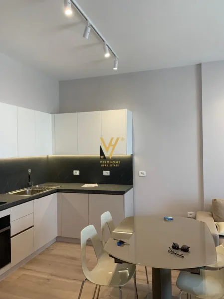 Tirane, jepet me qera apartament 1+1+Ballkon Kati 7, 56 m² 620 € (NISHARAKU)