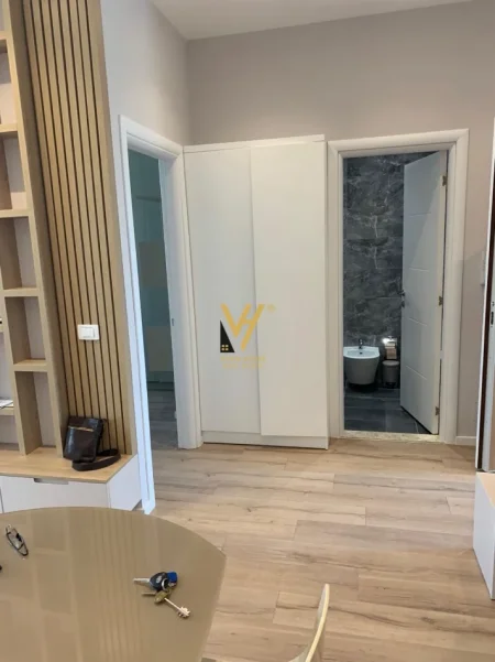 Tirane, jepet me qera apartament 1+1+Ballkon Kati 7, 56 m² 620 € (NISHARAKU)