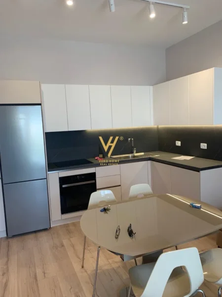 Tirane, jepet me qera apartament 1+1+Ballkon Kati 7, 56 m² 620 € (NISHARAKU)