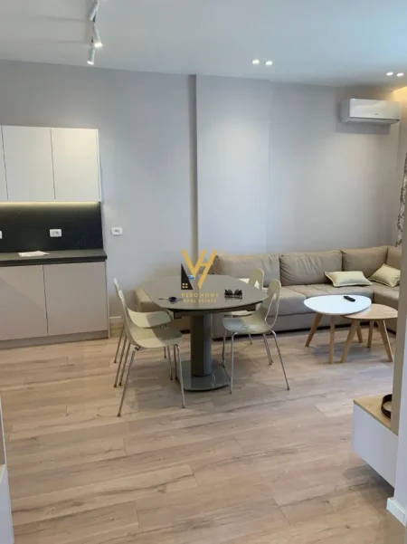 Tirane, jepet me qera apartament 1+1+Ballkon Kati 7, 56 m² 620 € (NISHARAKU)