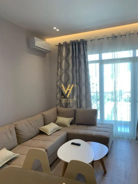 Tirane, jepet me qera apartament 1+1+Ballkon Kati 7, 56 m² 620 € (NISHARAKU)