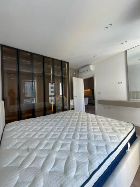 Tirane, jepet me qera apartament 2+1 , 900 € (Zogu i Zi)