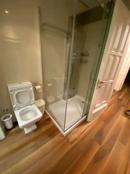 Tirane, jepet me qera apartament 1+1 Kati 3, 75 m² 600 € (SHKOLLA E KUQE)