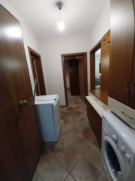 Tirane, jepet me qera apartament 1+1+Ballkon Kati 3, 85 m² 550 € (Rruga Medar Shtylla)