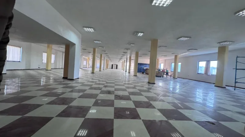 Tirane, jepet me qera zyre Kati 3, 1.300 m² 3.750 € (VAQARR)