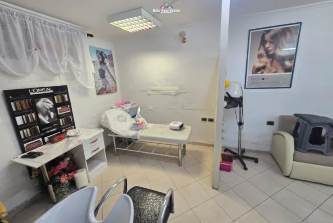 Tirane, jepet me qera dyqan Kati 0, 37 m² 450 € (Rruga e Barrikadave)
