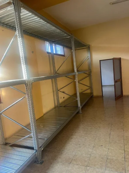 Tirane, jepet me qera magazine Kati 0, 100 m² 500 € (KODRA E PRIFTIT)